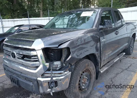 2016 Toyota Tundra Sr 5.7L V8 z USA, uszkodzony, nr VIN 5TFUY5F10GX576602